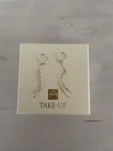 테이크업 TAKE-UP 웨이브 귀걸이 참 골드 x 실버 양쪽 귀용