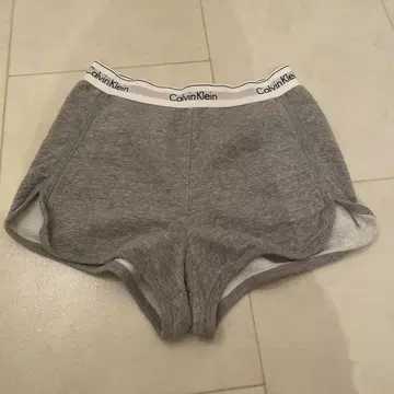캘빈 클라인 그레이 숏팬츠 S