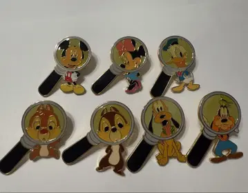 디즈니 핀 배지 세트 돋보기