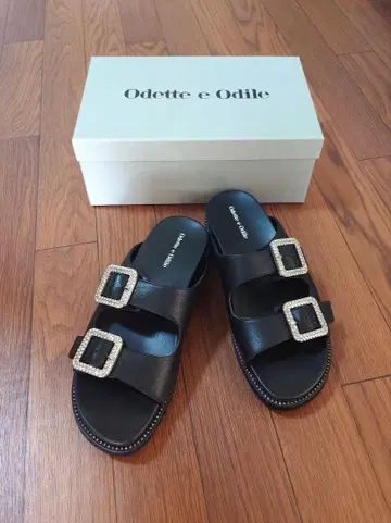 거의 새상품 오데뜨 앤 오딜 비쥬 샌들 더블 벨트 샌들