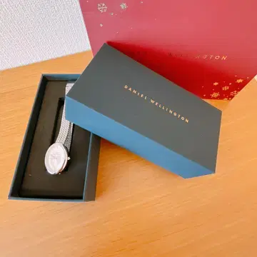다니엘 웰링턴 오벌 워치 미사용 새상품