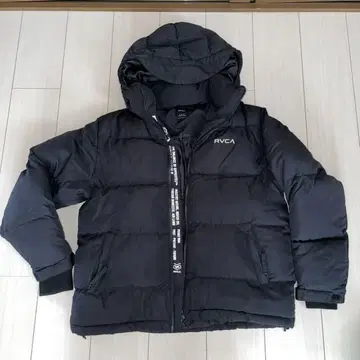RVCA 블랙 다운 자켓 S