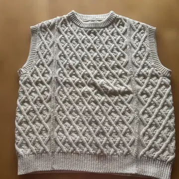 오라리 HARD TWIST MERINO ARAN KNIT VEST