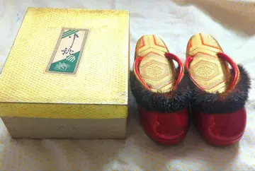 빨간색 퍼가 달린 조리, 박스 포함 23cm