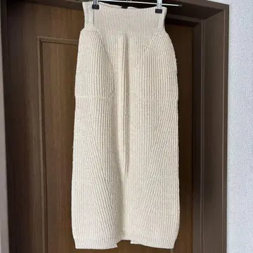 벨트 포함 unfil 니트 스커트