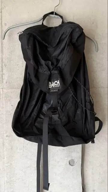 BACH 블랙 백팩 ITSY BITSY