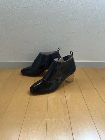 Repetto 블랙 에나멜 앵클부츠 39
