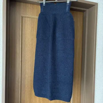벨트 포함 앙필 unfil 니트 스커트