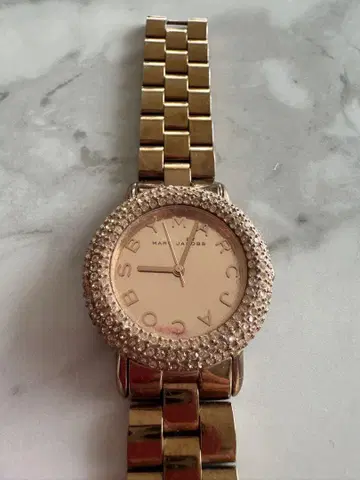 Marc Jacobs 골드 스톤 부착 시계