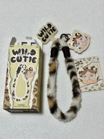 POPMART CRYBABY Wild but Cutie 퍼 스트랩