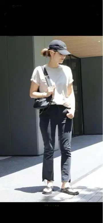 MOTHER 마더 FADED BLACK INSIDER CROP 26