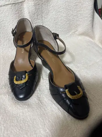 CERRUTI 1881 블랙 펌프스 미사용 새상품