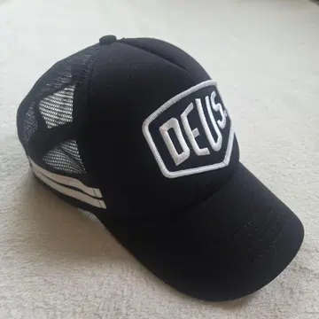DEUS 블랙 메쉬 캡