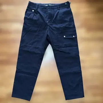 B. A COMBAT SLACKS 컴뱃 슬랙스