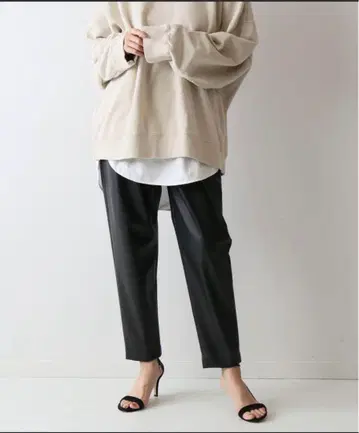 새상품급 FRAMeWORK 인조 가죽 팬츠 블랙 사이즈 38