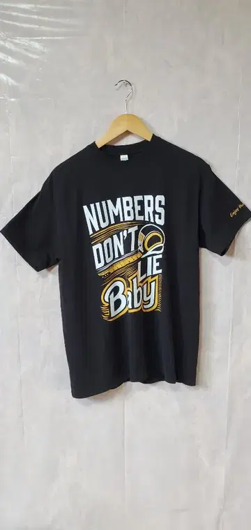 블랙 T셔츠 NUMBERS DON'T LIE
