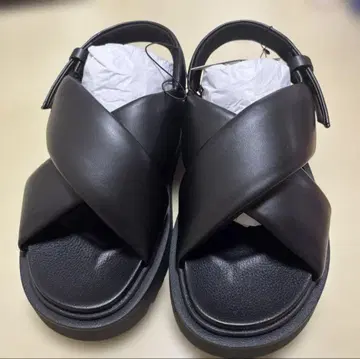 UNIQLO 크로스 스트랩 샌들 블랙 M (24.0 cm)