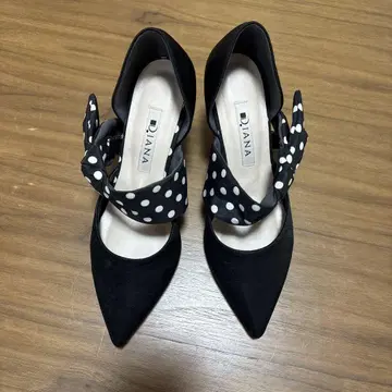 DIANA 블랙 하이힐 폴카 도트 리본