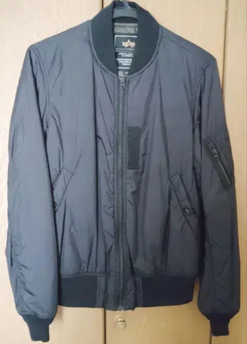 ALPHA INDUSTRIES MA-1 L 사이즈 (빨간색 택 포함)