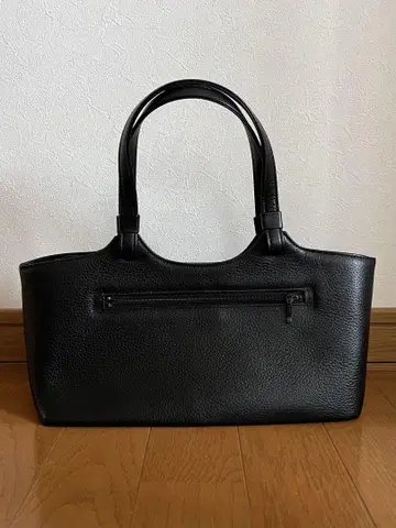 주름 가죽 블랙 핸드백