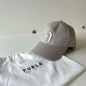 새상품 훌라 그레이 캡 로고 FURLA 택 포함