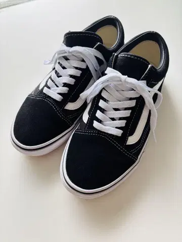 Vans 스웨이드 블랙/화이트 스니커즈