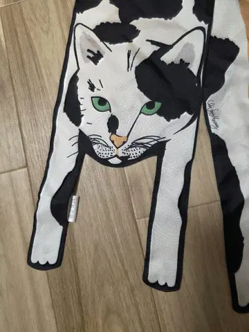 CLO FERIN MERCURY 화이트 블랙 고양이 스톨