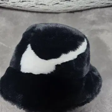 나이키 인조 모피 버킷 햇 M 사이즈