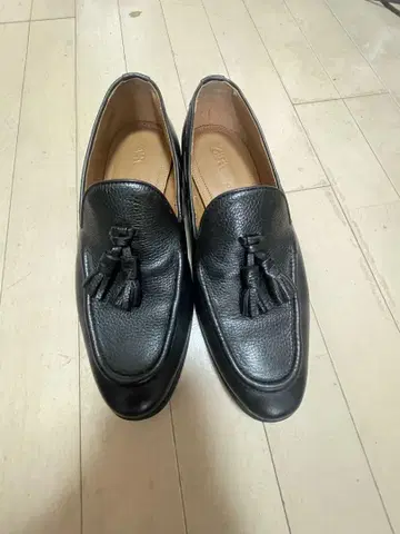 ZARA 블랙 가죽 태슬 로퍼