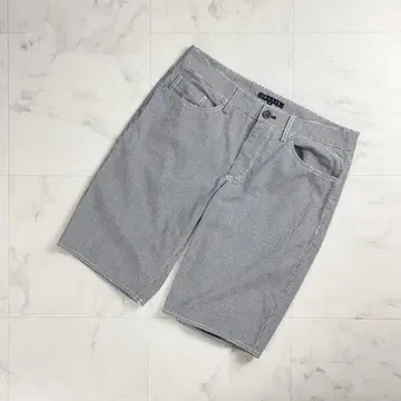 새상품급 띠어리 깅엄 체크 하프 팬츠 화이트 블랙 사이즈 4*RC551