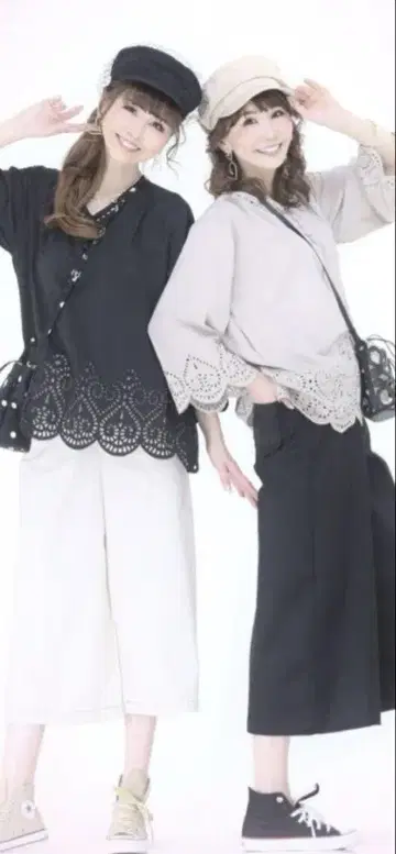 &LOVE 컷워크 레이스가 눈길을 끄는 어른 페미닌 상의 베이지 M