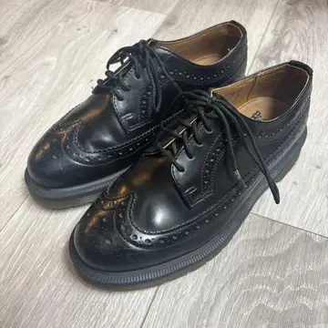 [ 배송비 포함 ] Dr.Martens 여성용 UK4