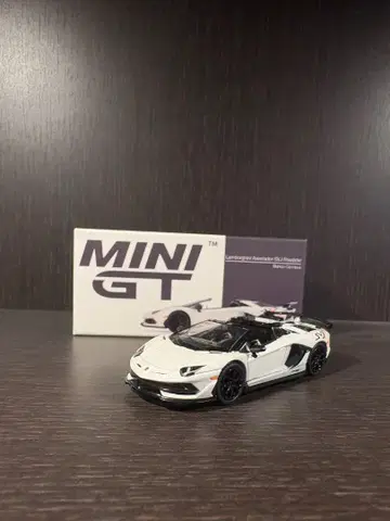 Lamborghini Aventador SVJ Roadster
