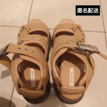 15일까지 한정판 판매 [ 새상품급 ] 레이디 아젤 통굽 샌들