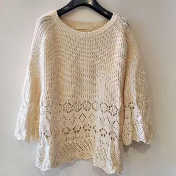 PRISTINE 프리스타인 아이보리 니트 플레어 소매