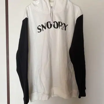 SNOOPY 나리키리 후드 부착 후드티 화이트 x 블랙