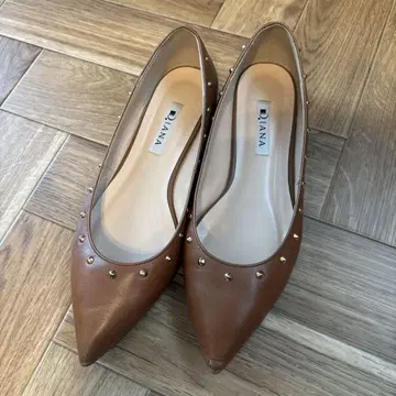 DIANA 스터드 장식 스틸레토 슈즈