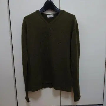aguis b. homme 올리브 그린 V넥 니트