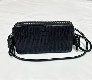 LACOSTE (라코스테) 엠보싱 가죽 숄더 지갑 블랙