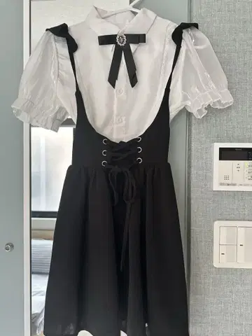 프릴 달린 블라우스와 스커트 셋업