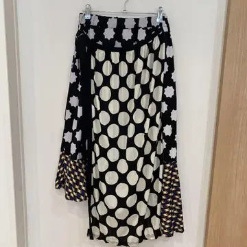 고무 밴딩 비대칭 랩스커트 플레어 도트