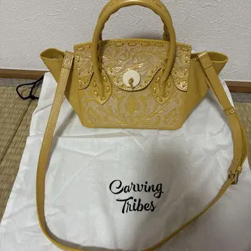 carving tribes 숄더백 옐로우 컬러