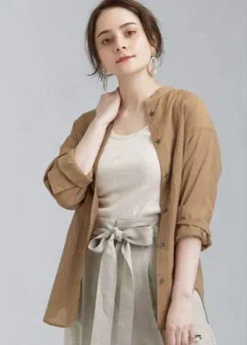 그린 라벨 릴랙싱 밴드 카라 시어 셔츠 브라운