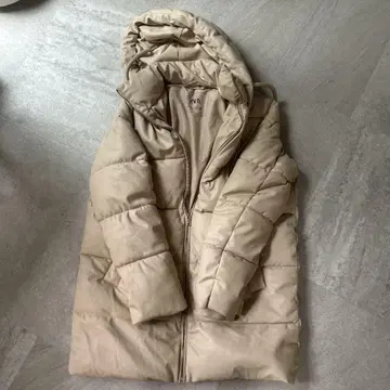 베이지 롱 기장 후드 부착 다운 자켓