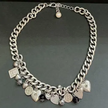 하트 참 포함 실버 체인 목걸이 앤티크