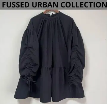 FUSSED URBAN COLLECTION 소매 개더 원피스 블랙