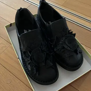 블랙 꽃 장식 캐주얼 슈즈