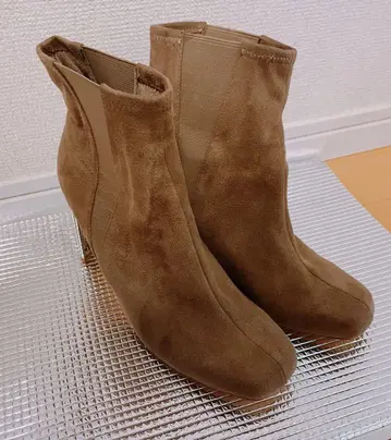 카멜 브라운 스웨이드 부츠 키라키라 힐 특이하고 귀여운