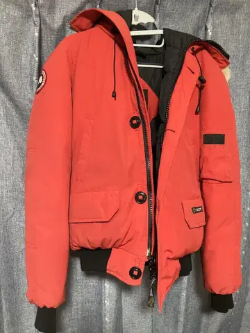 CANADA GOOSE 레드 다운 자켓 M 사이즈