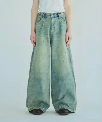 Camphor wood | 와이드 배기 오버 다이 얼룩 가공 데님